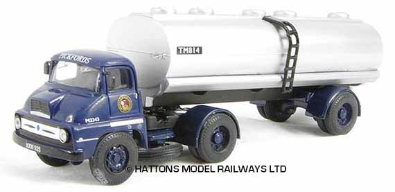 Ford Thames Trader with Single Axle Tanker Trailer